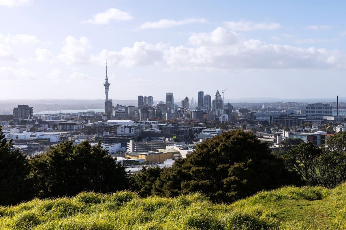 Funds Bet New Zealand Bonds Will Beat Global Peers on Slow Hikes