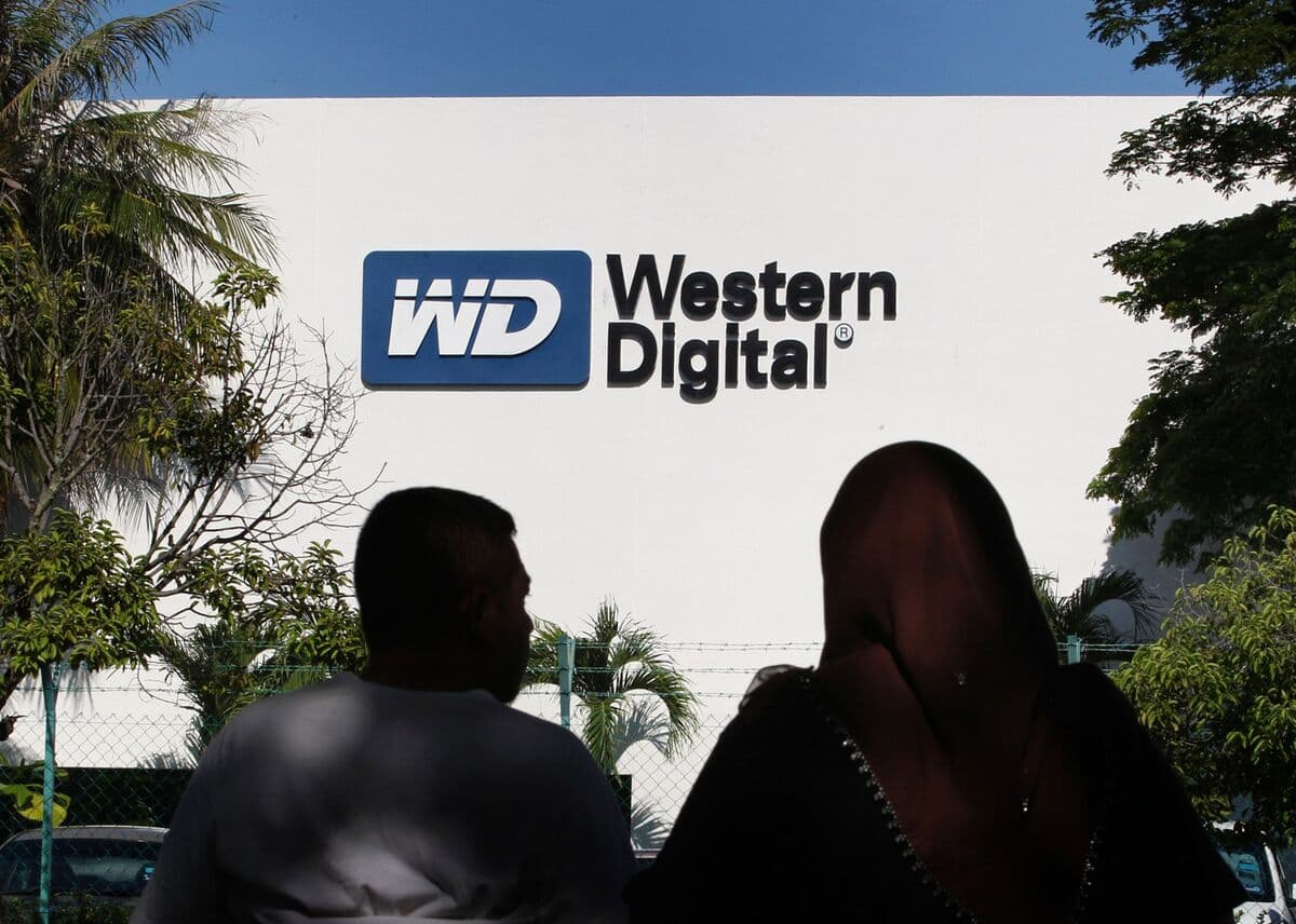 Western Digital Gives Solid Outlook, Hikes Dividend on AI Demand