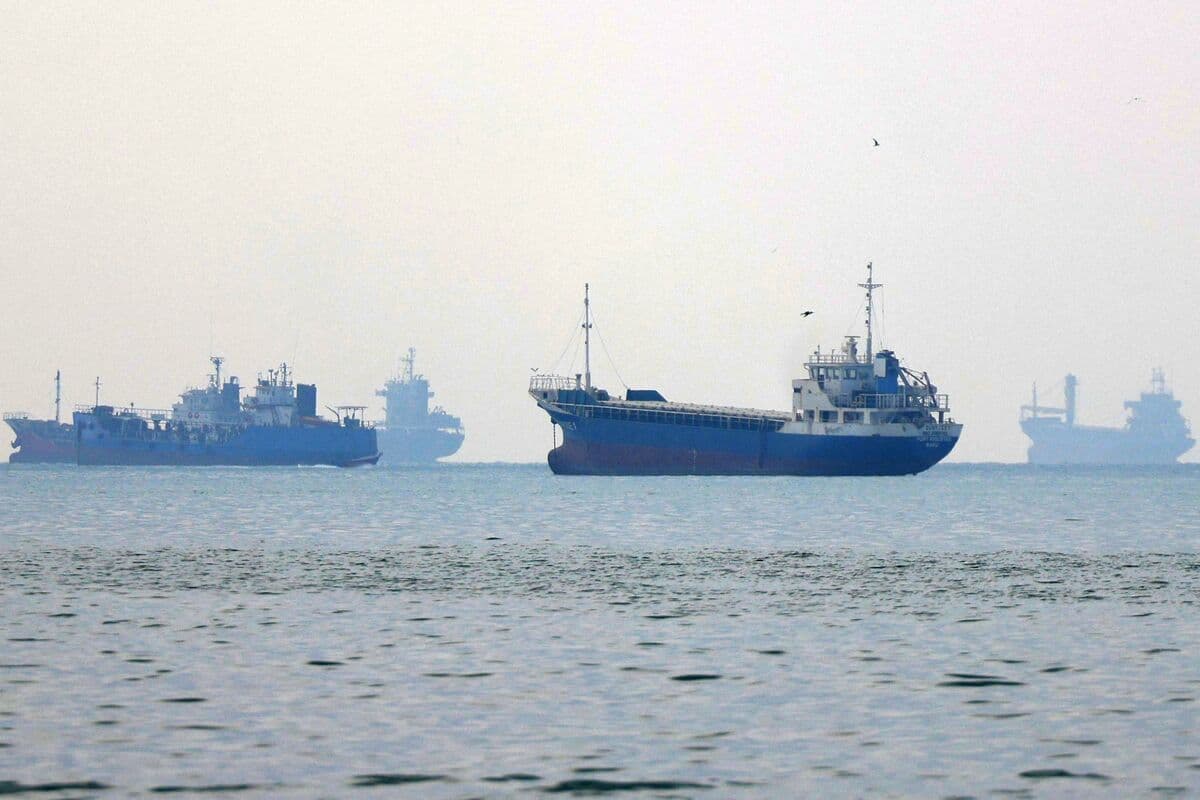 US, Iran Explore Phased Deal to Reopen the Strait of Hormuz