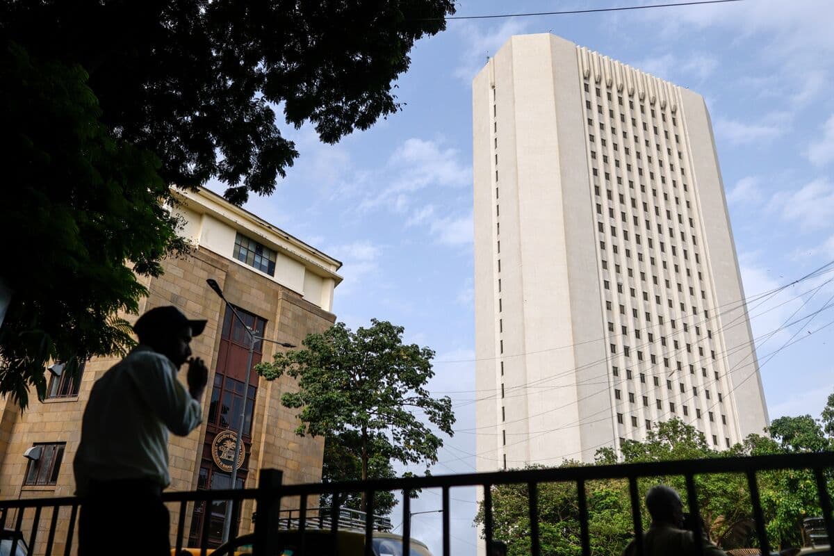 RBI Said to Conduct At Least $10 Billion FX Swaps to Drain Cash