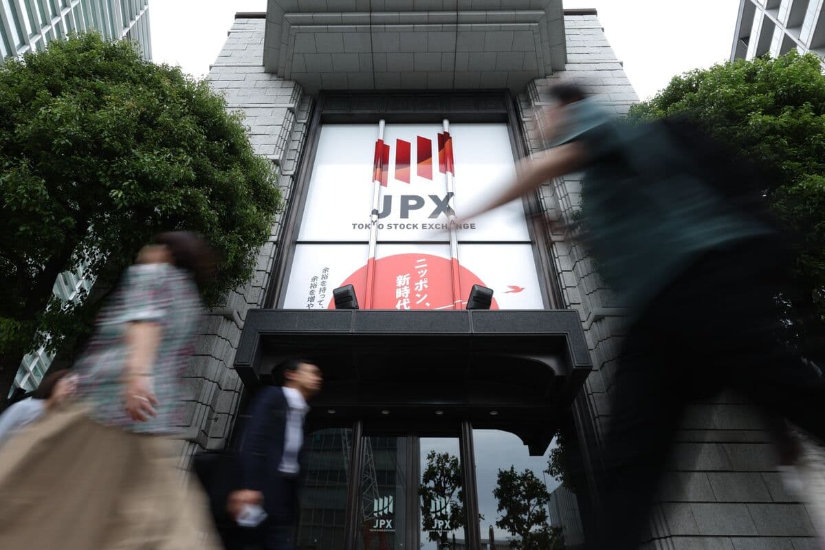 Asian Stocks to Dip as Oil Fuels Inflation Worries: Markets Wrap