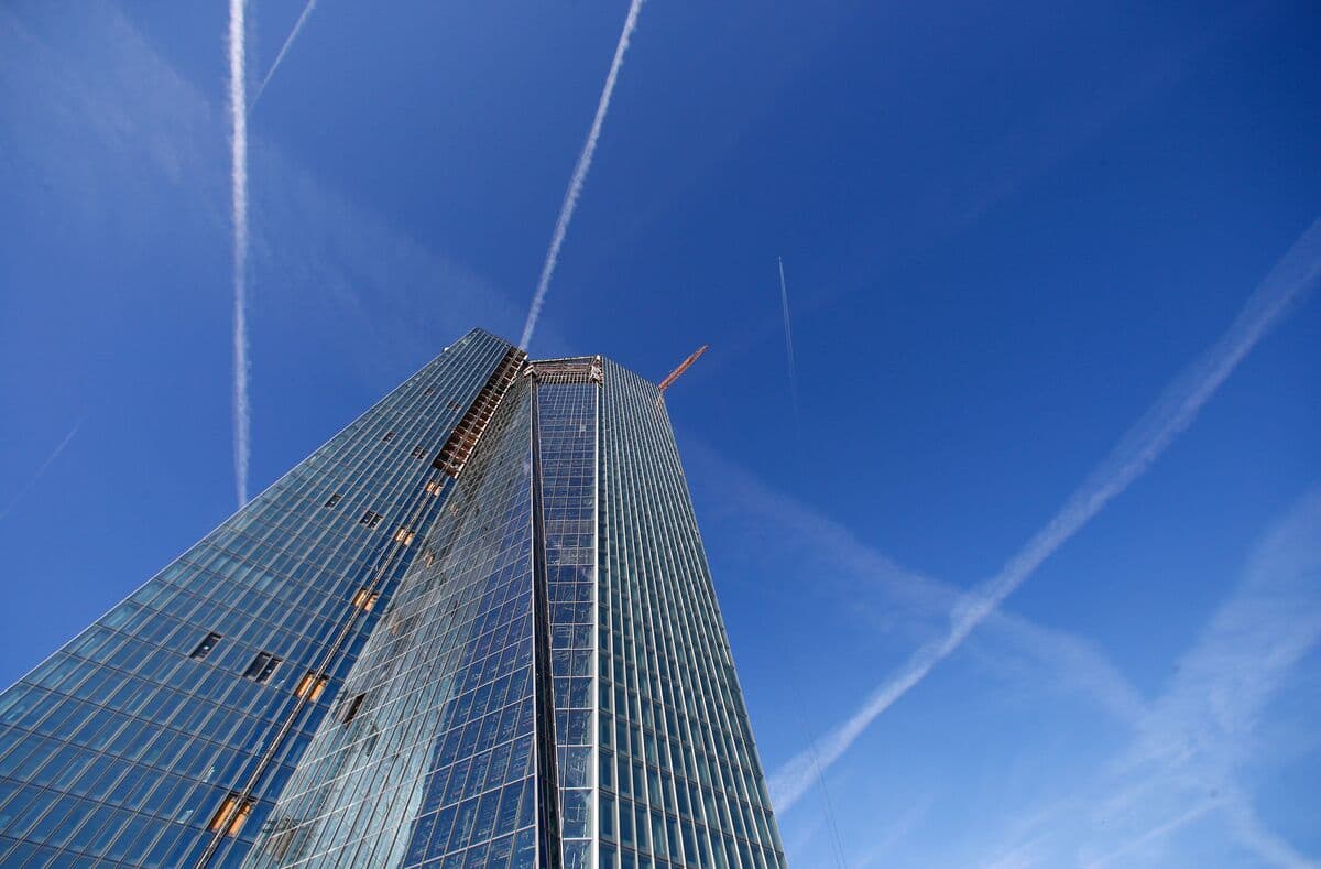 Eurogroup Extends ECB Board-Application Deadline by a Month